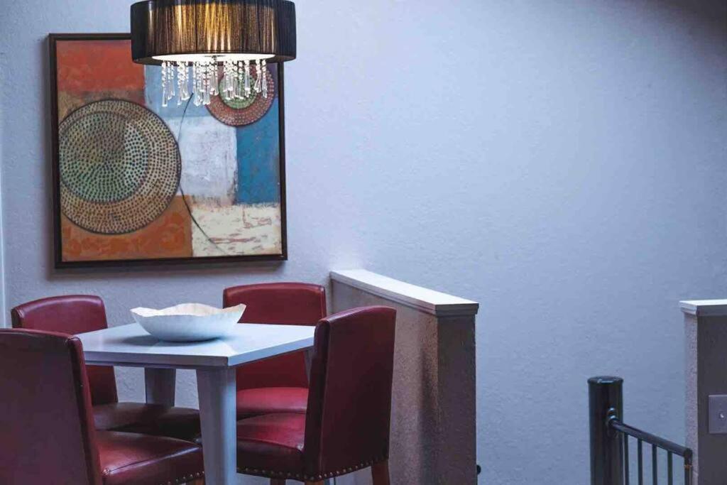 Hidden Couples Loft Retreat In Heights Foodie District Тампа Екстериор снимка