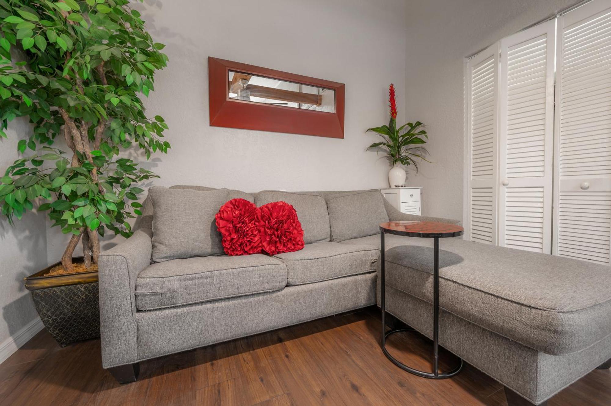 Hidden Couples Loft Retreat In Heights Foodie District Тампа Екстериор снимка