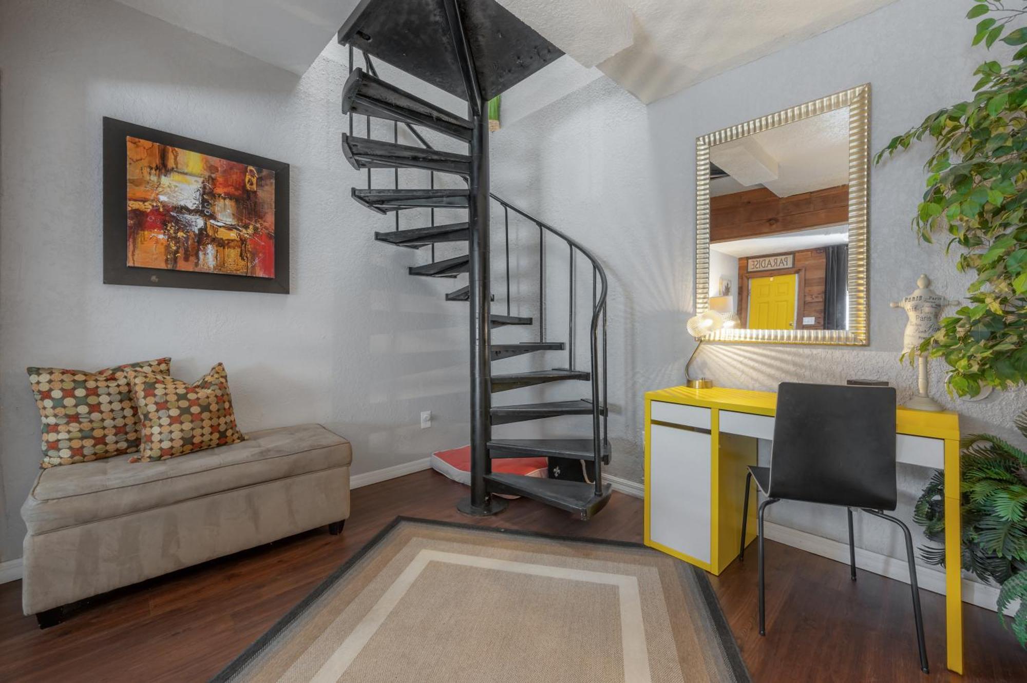 Hidden Couples Loft Retreat In Heights Foodie District Тампа Екстериор снимка