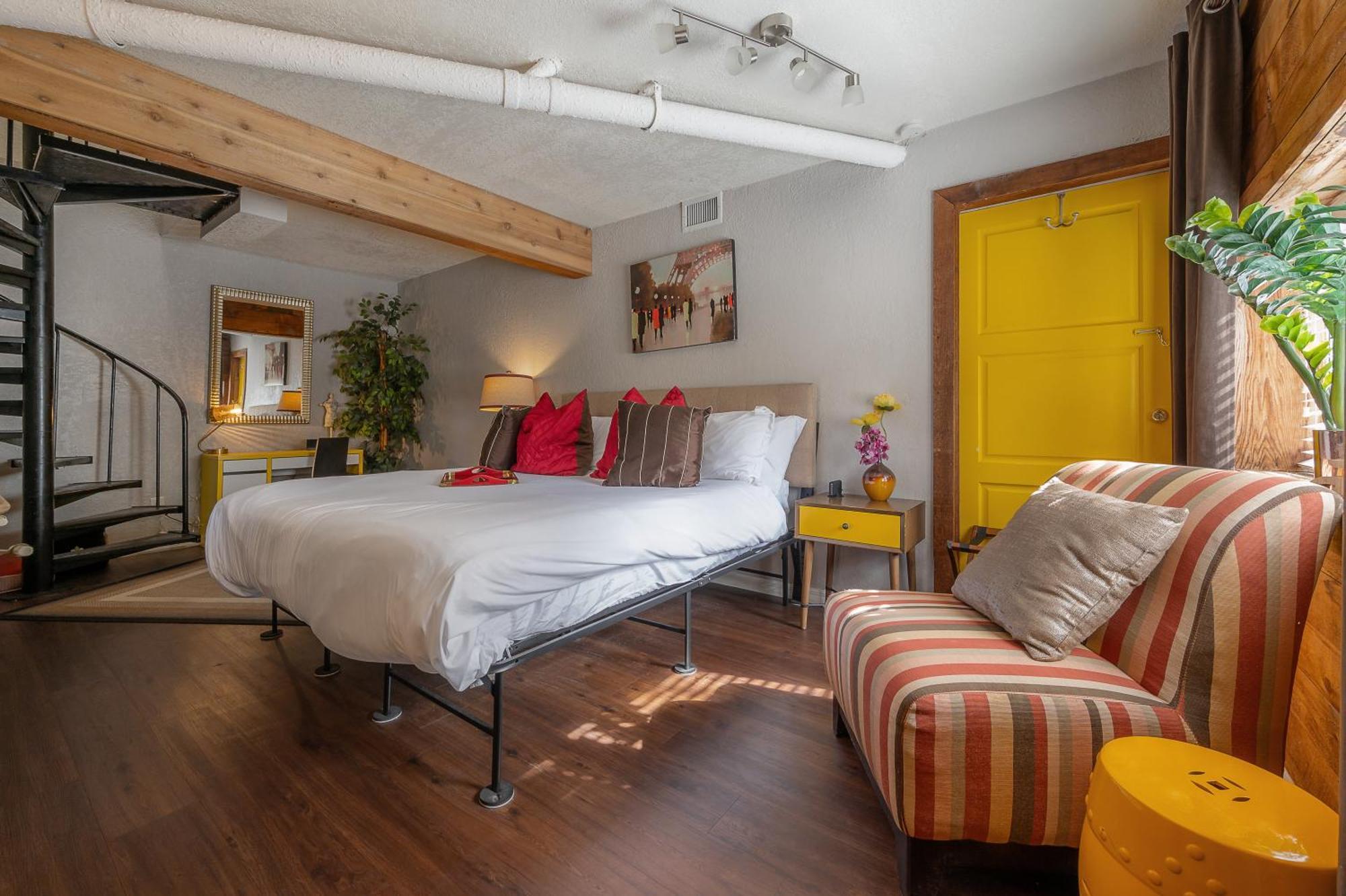 Hidden Couples Loft Retreat In Heights Foodie District Тампа Екстериор снимка