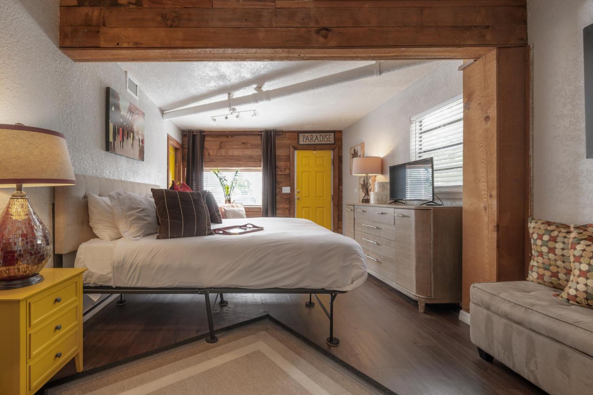 Hidden Couples Loft Retreat In Heights Foodie District Тампа Екстериор снимка